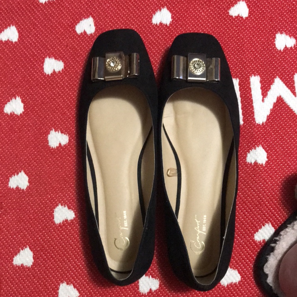 Elegant Black Loafers with Metallic Detail